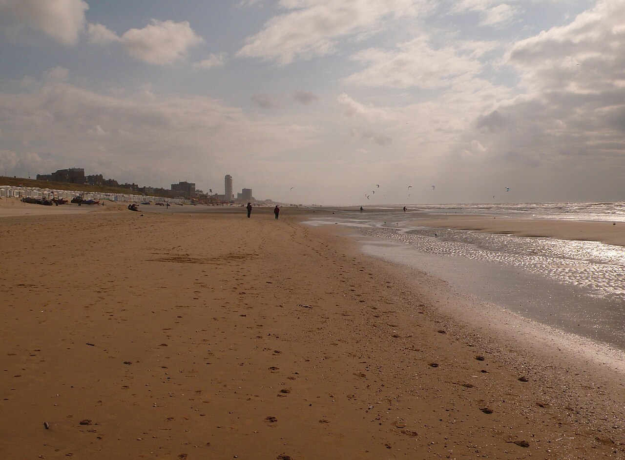 Evening light on Zandvoort beach