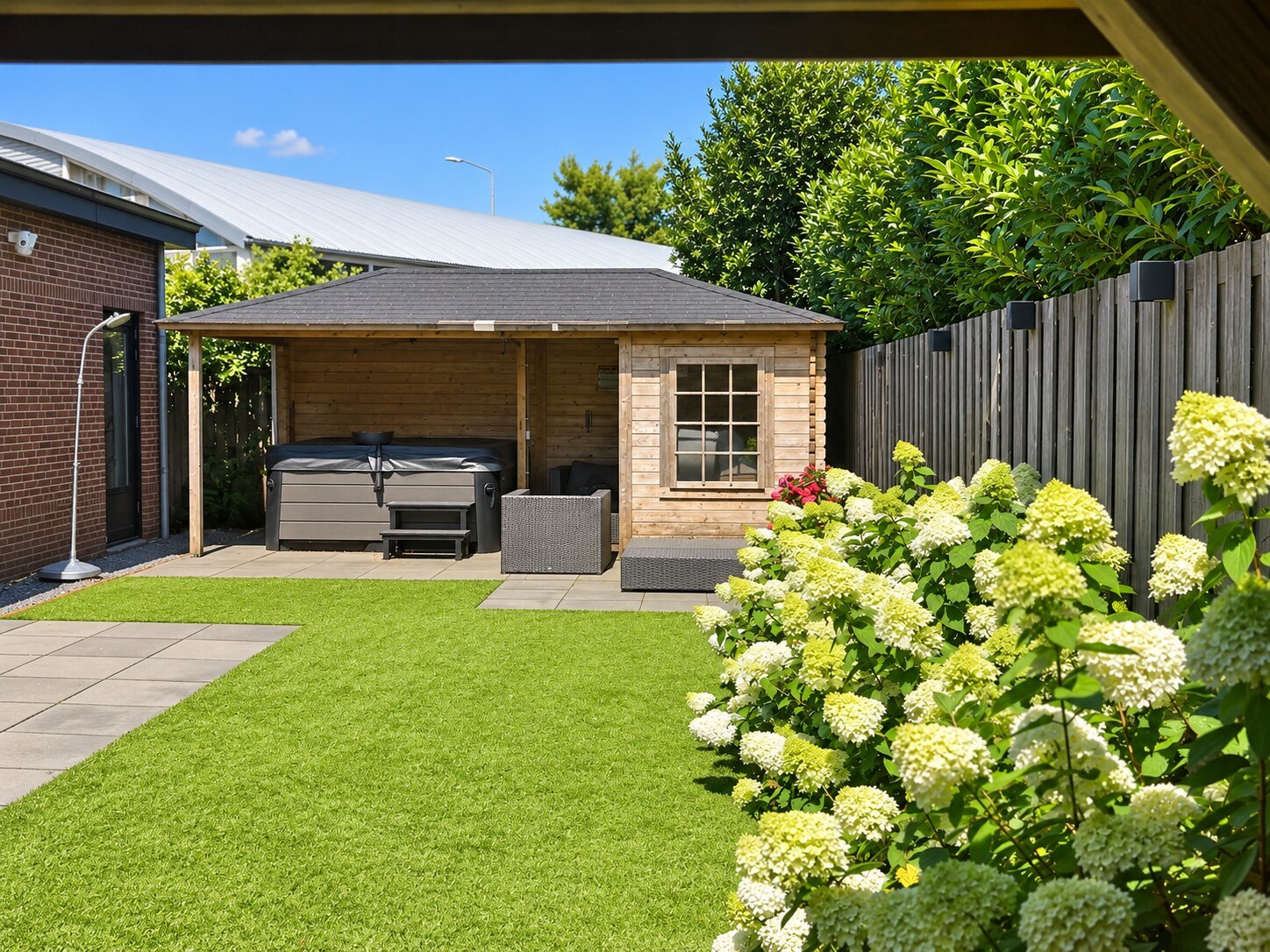 Garden with private hot tub